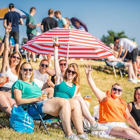 100 Jaar Tt Circuit Assen 2025 Glamping Incl Stroom المظهر الخارجي الصورة