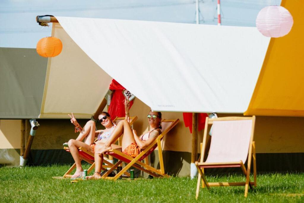 100 Jaar Tt Circuit Assen 2025 Glamping Incl Stroom المظهر الخارجي الصورة